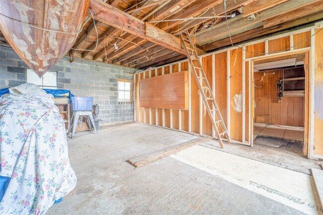 Building Photo - 128 Hawthorne St