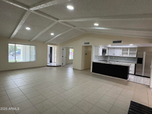 Building Photo - 5502 W Frier Dr