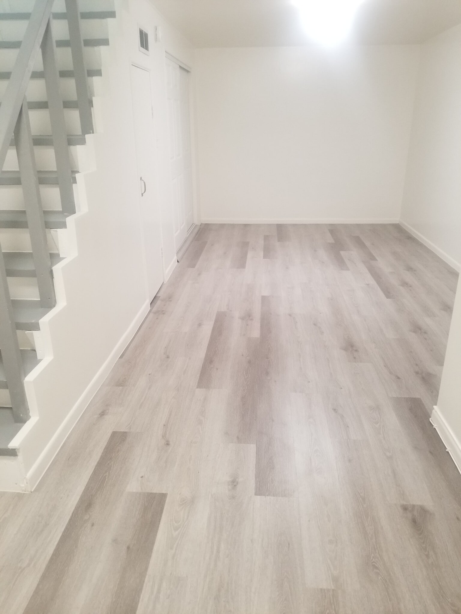 Room #3 - 5165 Carlingford Ave