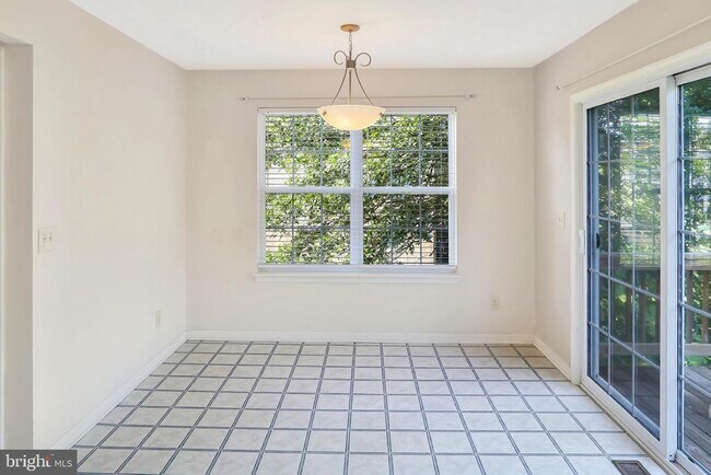 Building Photo - 213 Copperfield Ln