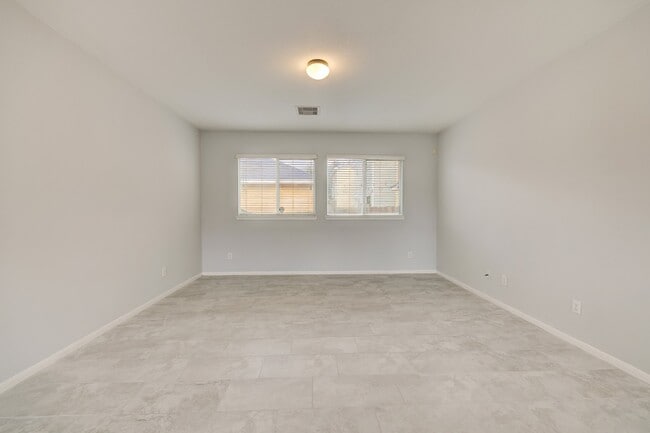 Building Photo - 6302 Provident Green Dr