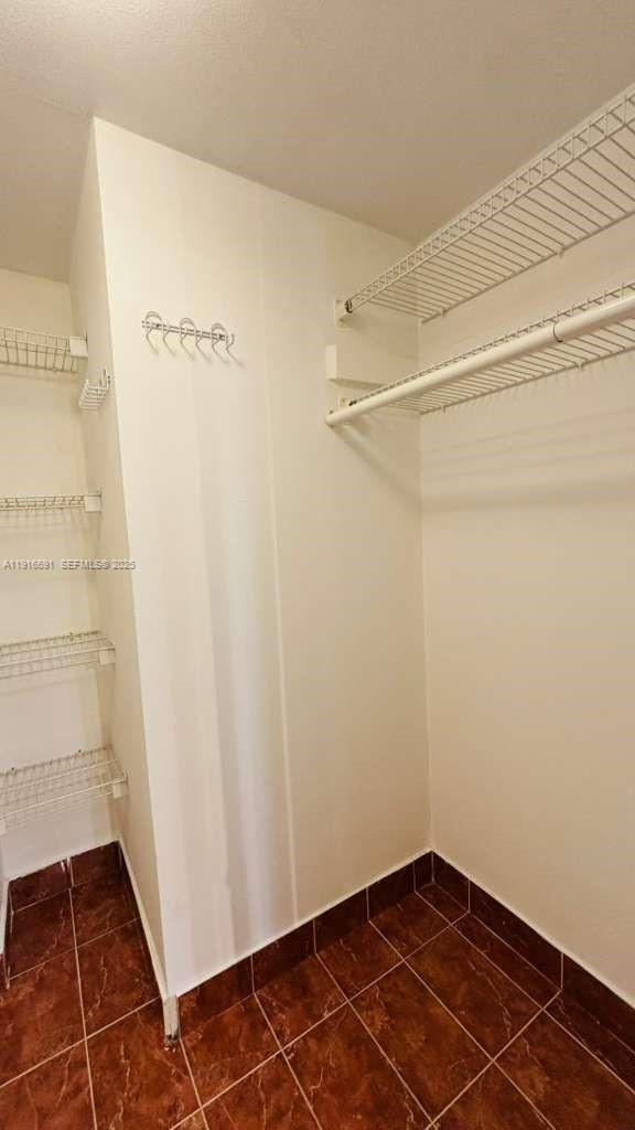 Building Photo - 3625 N Country Club Dr