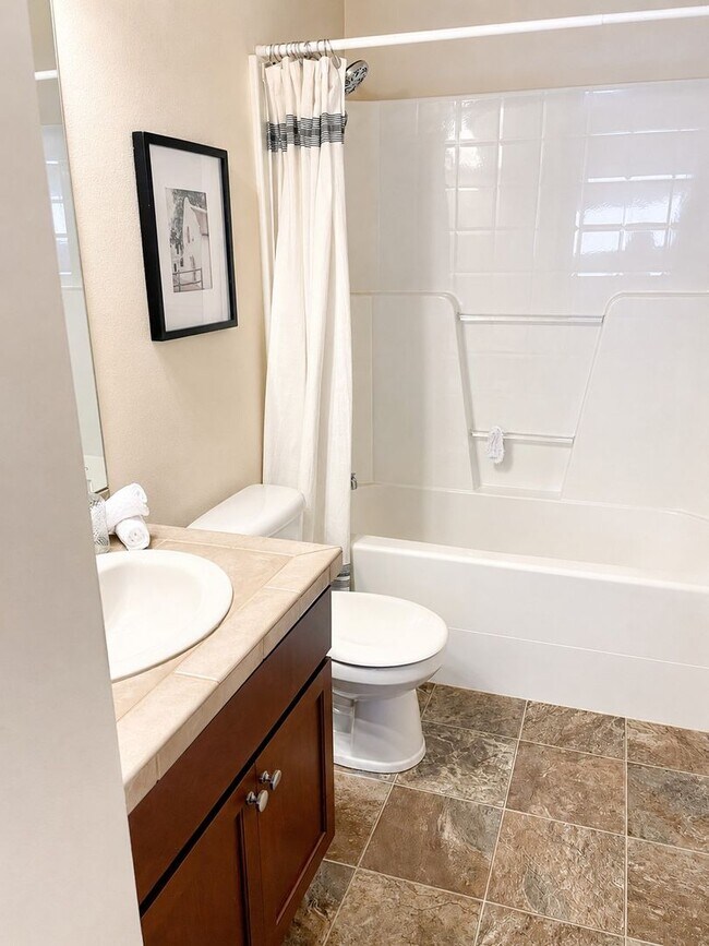 Building Photo - 3bd/2ba Lynnwood Townhome