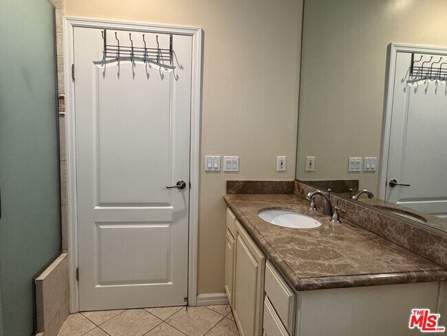 Building Photo - 458 S Clark Dr