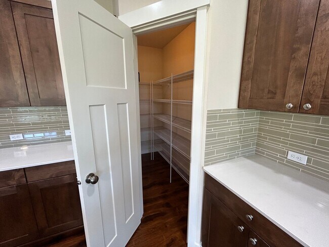 Building Photo - 4 bed/2.5 bath and 3 car garage and a down...