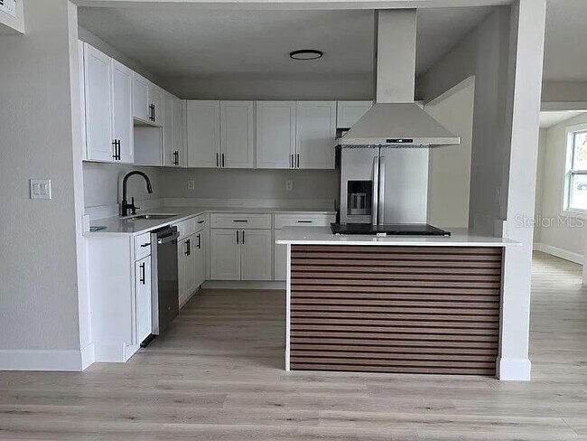 Building Photo - 3128 Bay St