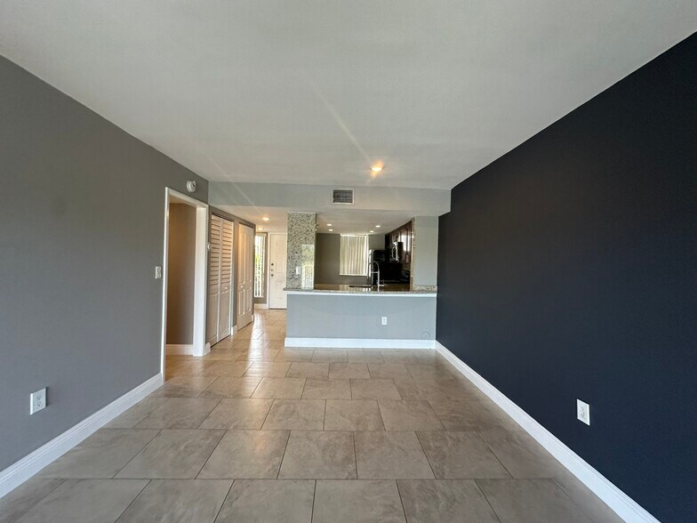 Building Photo - 5200 NW 31st Ave
