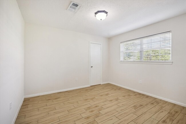 Building Photo - 5942 Portal Dr