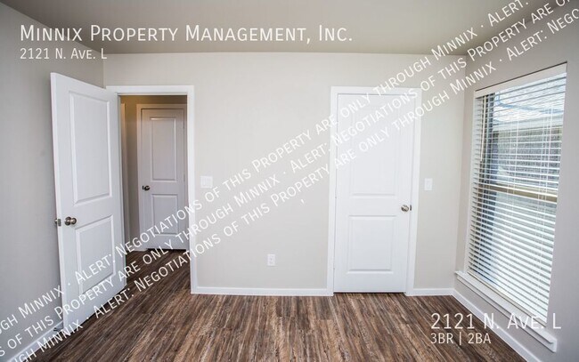 Building Photo - 2121 N. Ave L