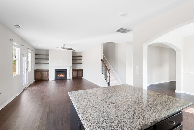 Building Photo - Beautiful 3 bedroom home on a corner lot!