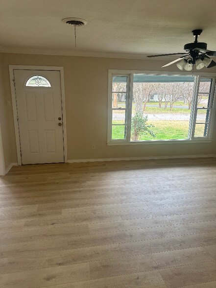 Building Photo - 4200 Harlan Ave