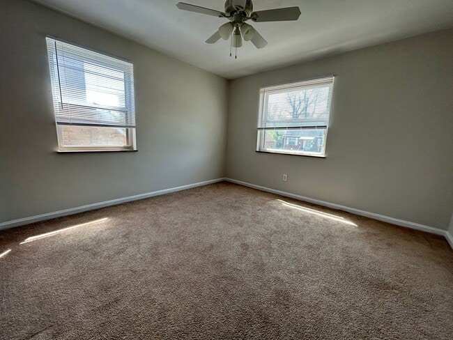 Building Photo - Adorable 3 bedroom 1 bath with garage