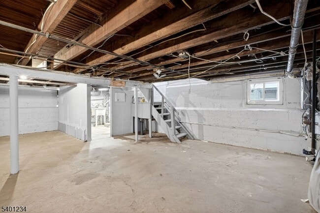 Building Photo - 1442 Highland Ave