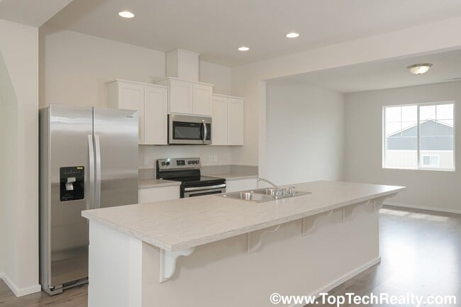 Building Photo - Beautiful North Bethany 3BR 2.5BA Townhome! Great Location, A+Schools!