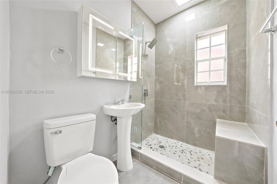 Building Photo - 2301 Tequesta Ln