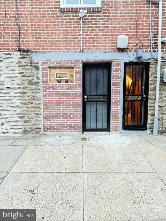 Building Photo - 7547 Beverly Rd