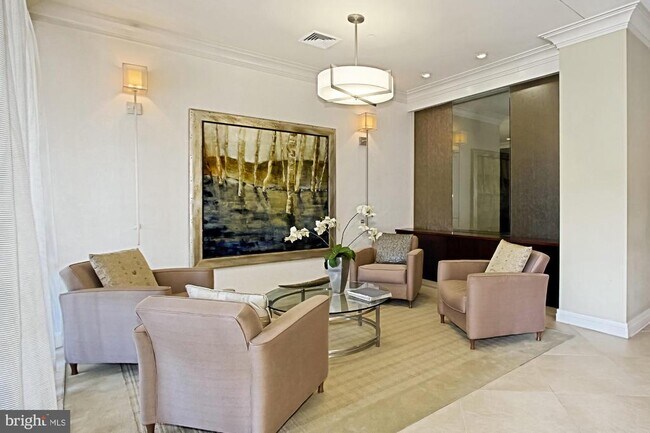 Building Photo - 2451 Midtown Ave