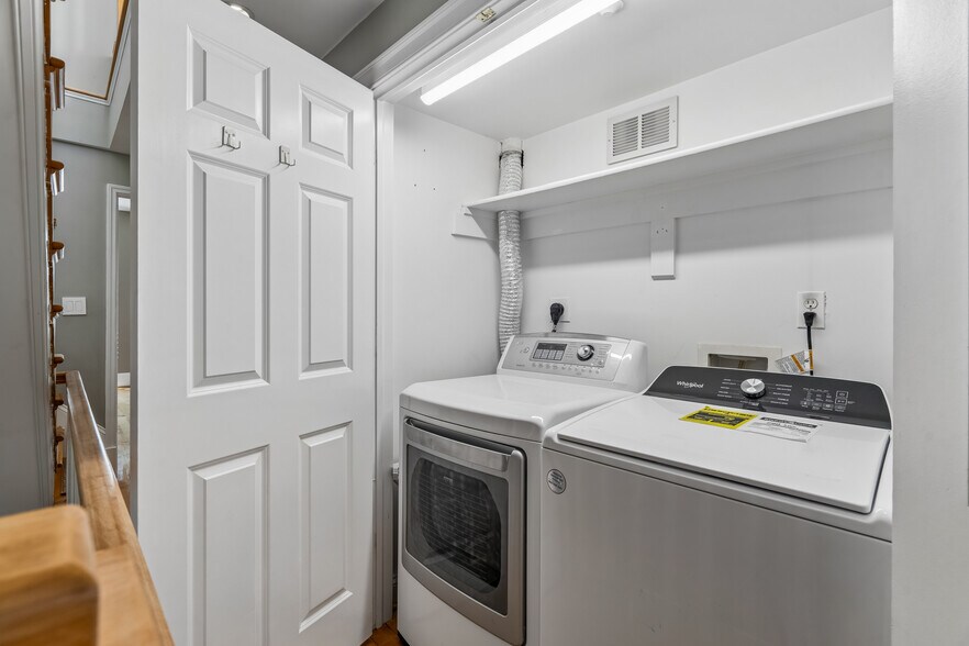 Building Photo - 1343 Q St NW