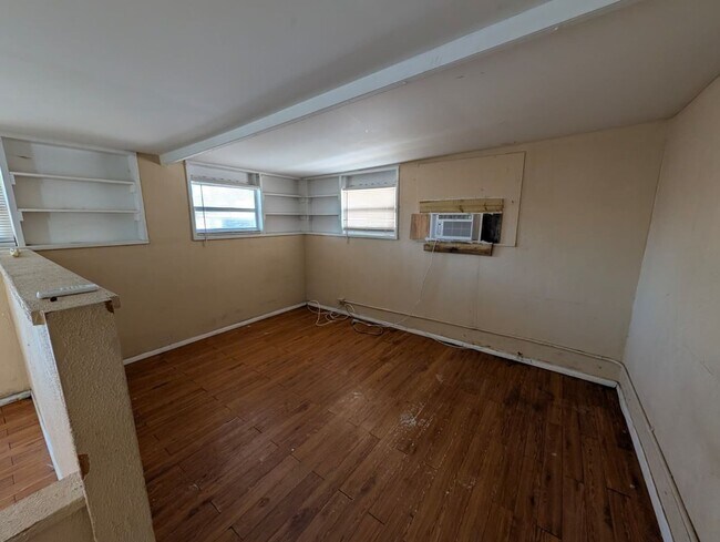 Building Photo - Charming Remodeled 3BD/1BA + Bonus Room | Fenced Yard | Pet Friendly