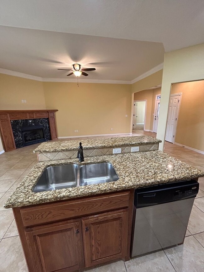 Building Photo - 4 bedroom, 2 bathroom NOW Available!