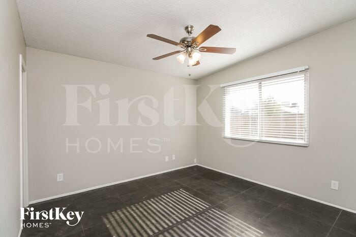 Building Photo - 339 W Santa Cruz Dr