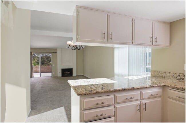 Building Photo - CHARMING SINGLE LEVEL HOME!