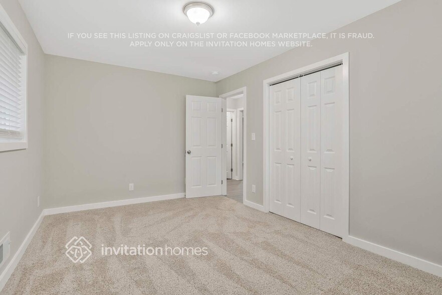 Building Photo - 327 Terrydale Dr SE