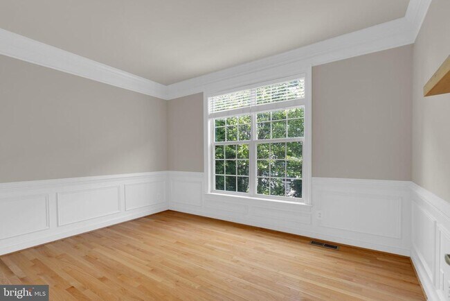 Building Photo - 42706 Chisholm Dr