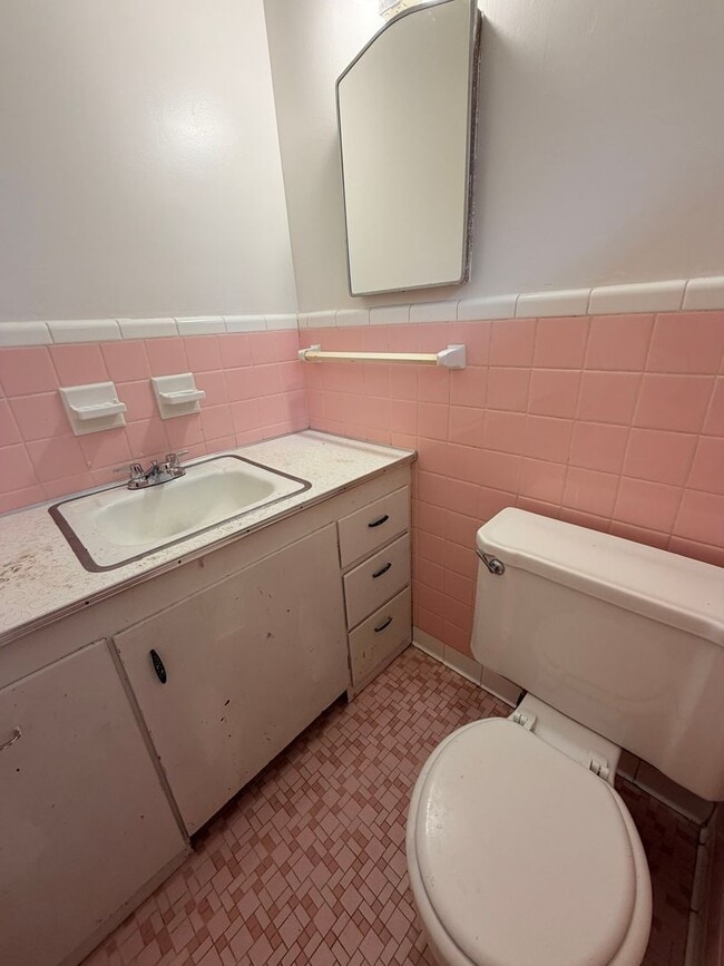 Building Photo - Brick 3/1.5 House in West Rome- $1,250