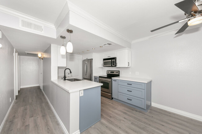 Building Photo - 12043 Alta Carmel Ct