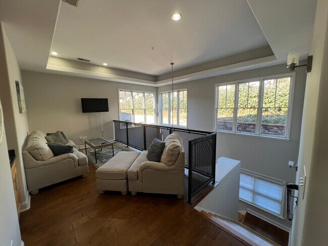 Building Photo - Awesome Urban Lofts Unit Available for Pre...
