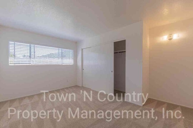 Building Photo - 3 Bedroom, 2 Bath Creekside Condo Available Now!