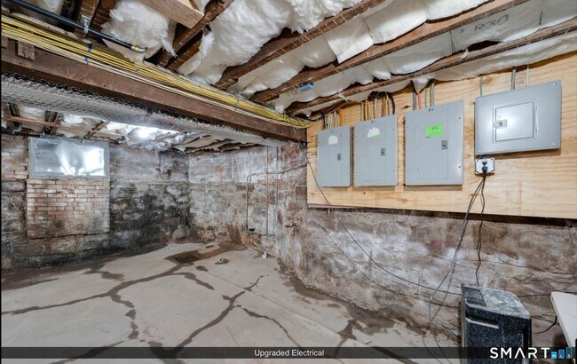 Building Photo - 144 Madison St