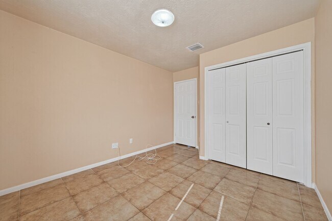 Building Photo - 3210 Kempwood Dr