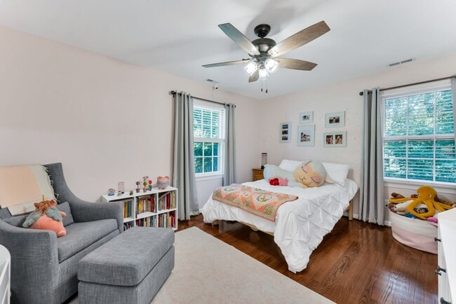 Building Photo - A rare estate-style rental in Thoroughgood