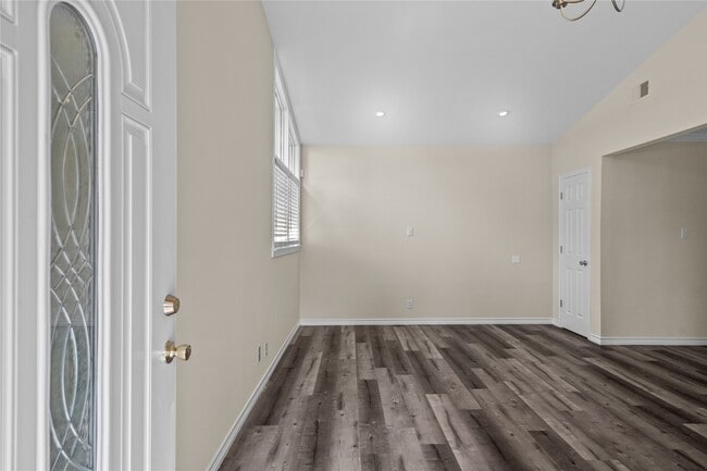 Building Photo - 1909 16th Ave N