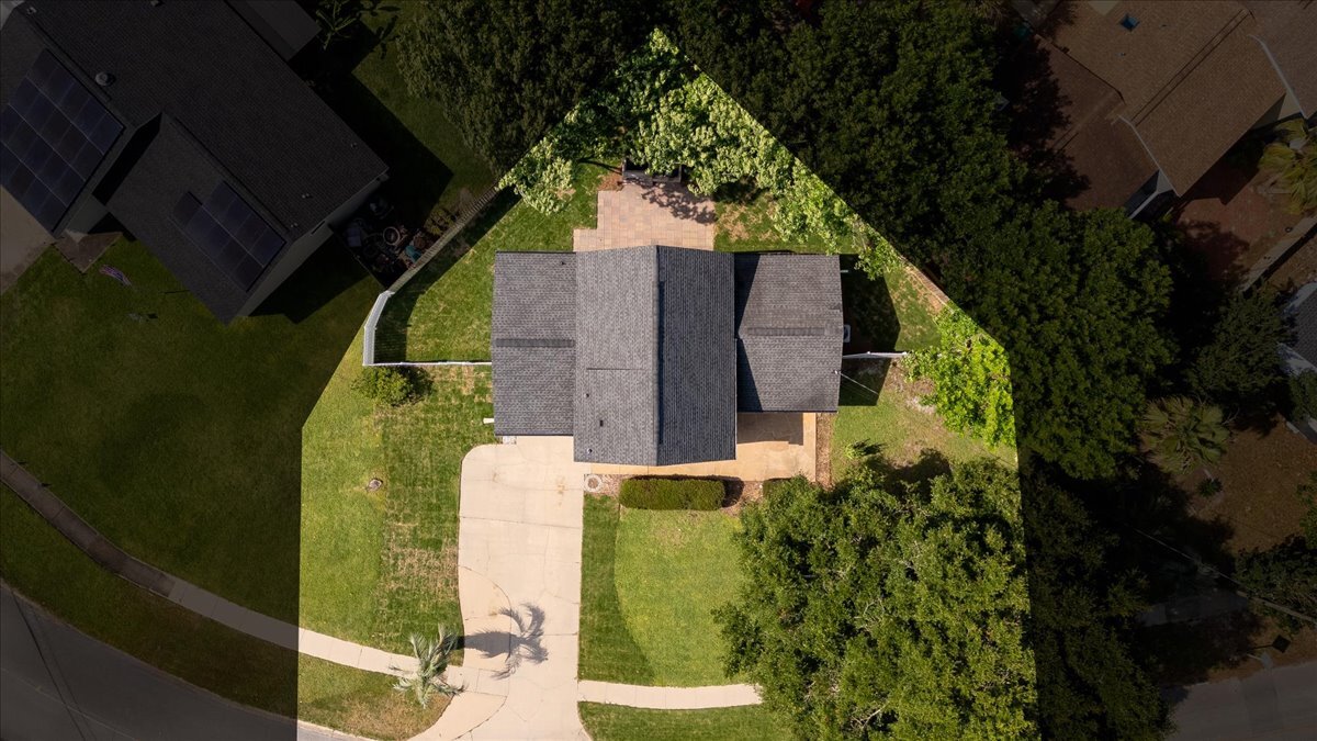 Building Photo - 817 N Lakeside Dr