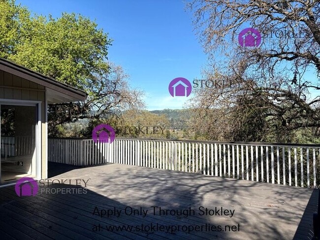 Building Photo - 790 Solana Dr