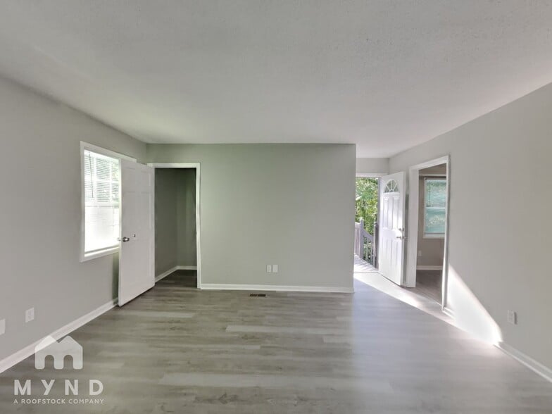 Building Photo - 804 Pine Forest Cir
