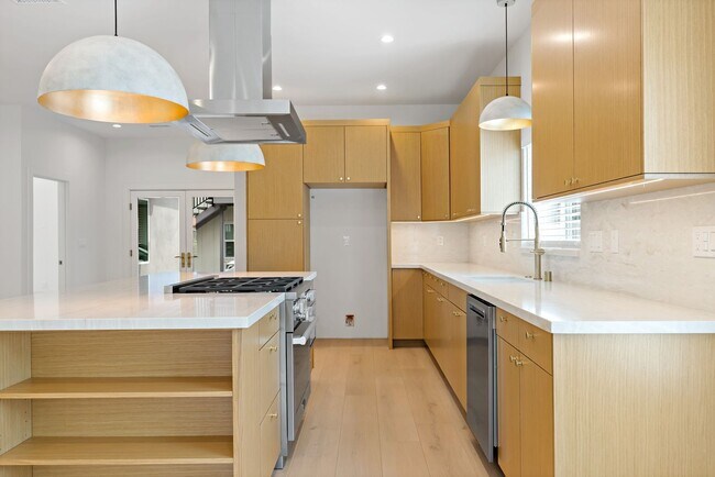 Building Photo - Beautifully Renovated 3-Bedroom Home – Mod...
