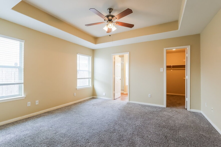 Building Photo - 5203 Lost Cove Ln