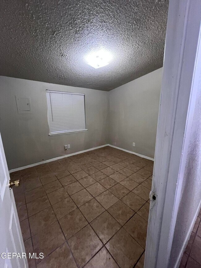 Building Photo - 4904 Winthrop Dr