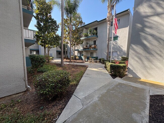 Building Photo - ***Move-in special 1/2 off 1st months rent...