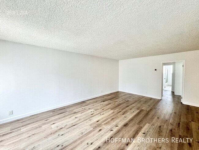 Building Photo - 1420 Rexford Dr