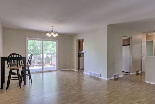 Building Photo - 4 Bedroom 2 Bath home in Midtown Fort Collins