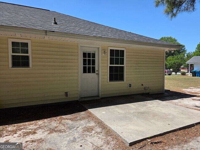 Building Photo - 129 Smithfield Dr