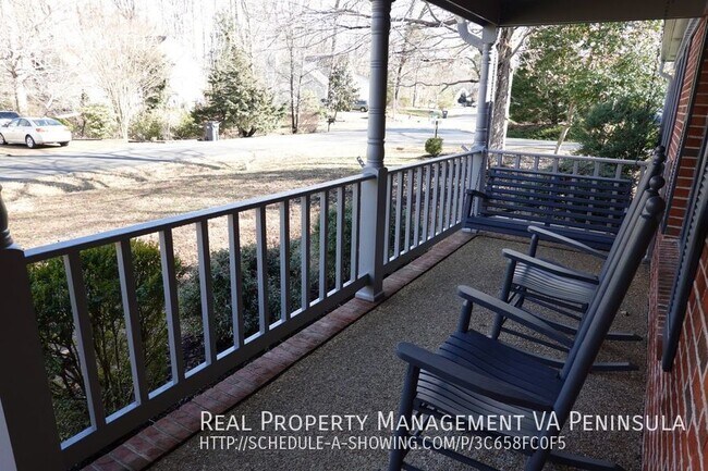 Building Photo - Spacious 5 bedrooms house in Rolling Woods...