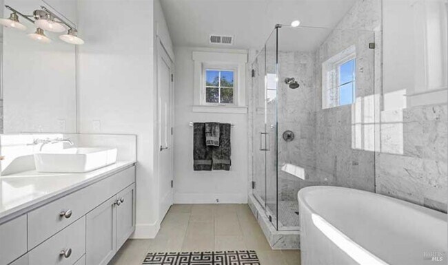 Building Photo - 230 Newcomb St