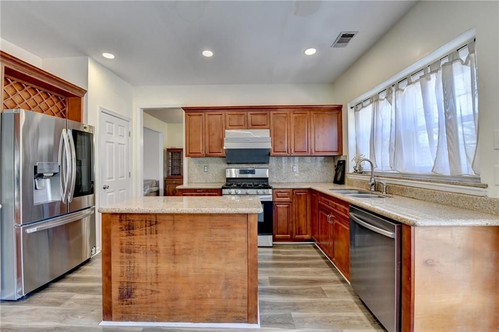 Building Photo - 435 Leasingham Way