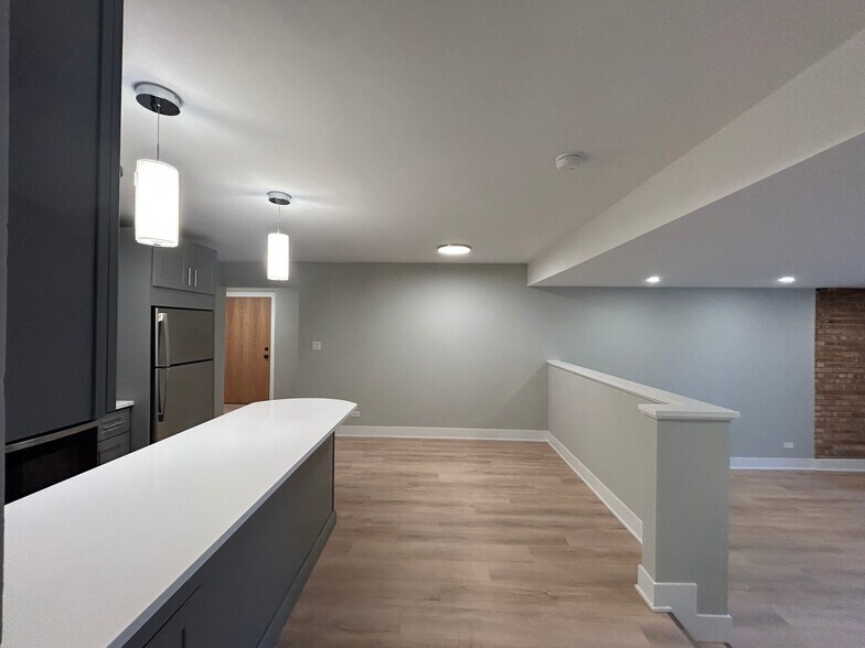 Building Photo - 1254 N La Salle Dr